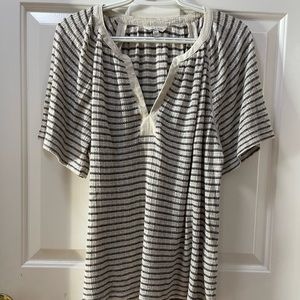 Lucky Brand short sleeve v-neck Shirt; Size L grey striped